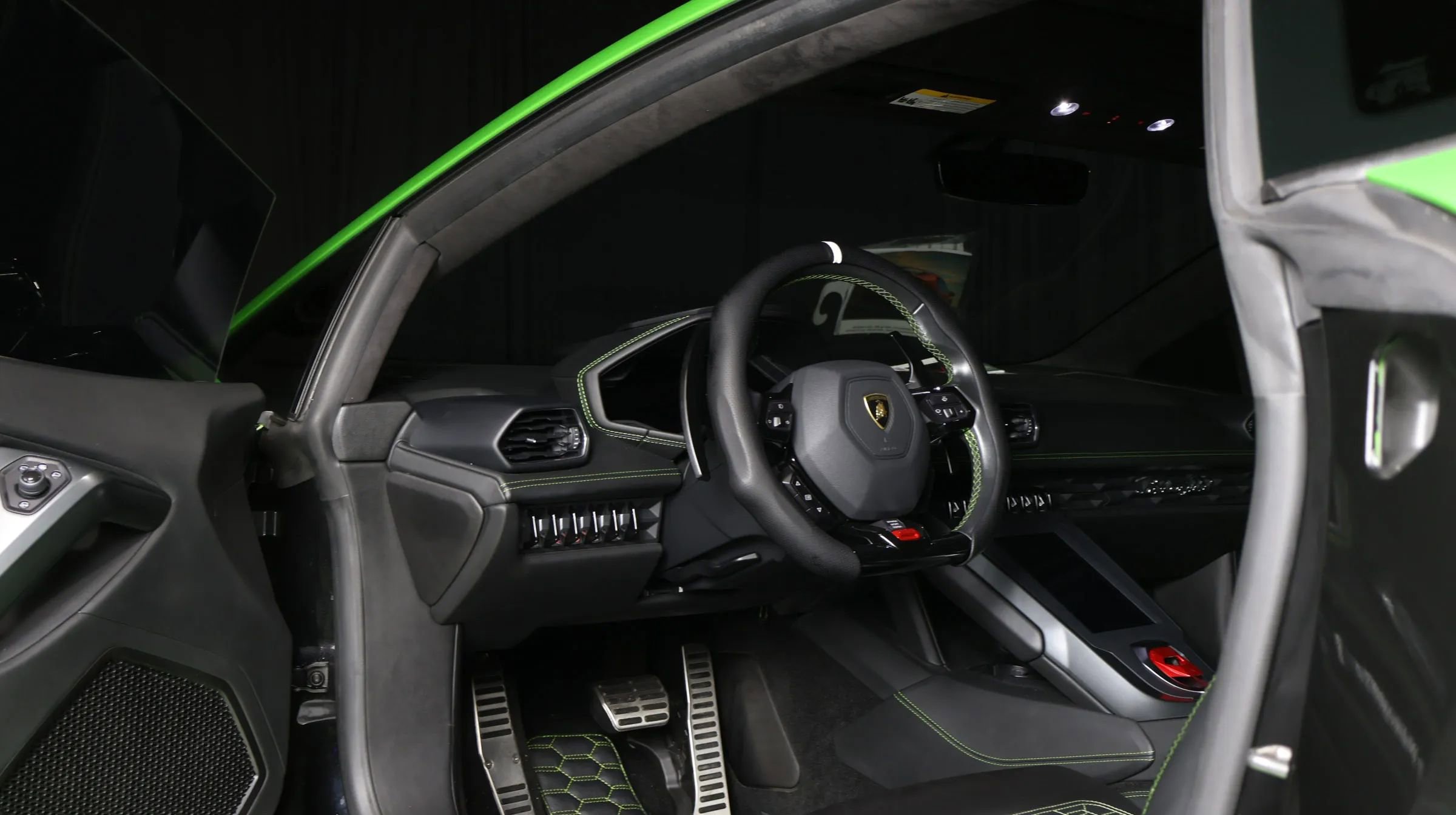 Used 2021 Lamborghini Huracan EVO image 17