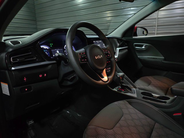 Used 2022 Kia Niro LX image 10