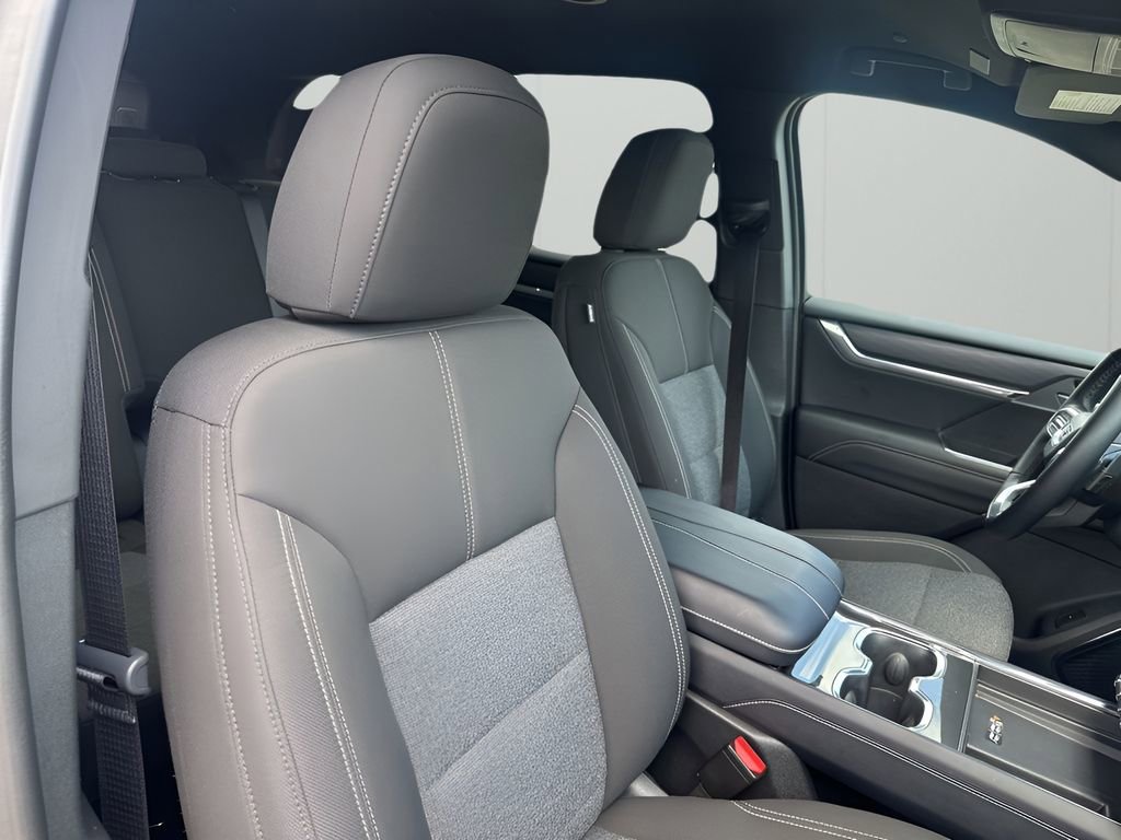 Used 2025 GMC Acadia Elevation image 15