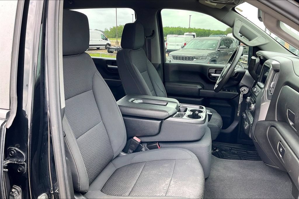 Used 2022 Chevrolet Silverado 2500 Custom w/ Custom Value Package AWD/4WD image 29