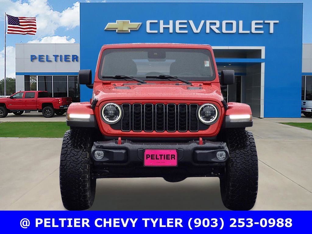Used 2025 Jeep Wrangler Unlimited Rubicon AWD/4WD image 2