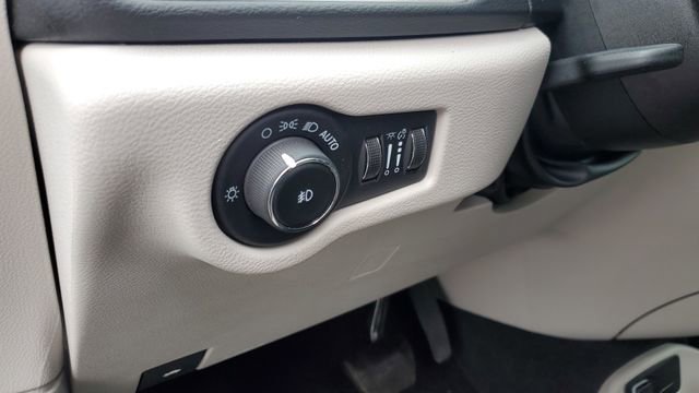 Certified 2024 Chrysler Pacifica Touring-L image 9