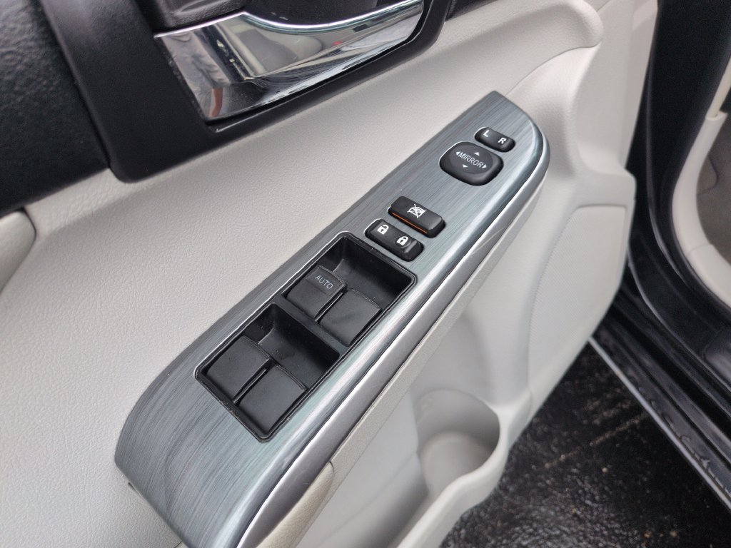 Used 2014 Toyota Camry XLE w/ Leather Package FWD image 12