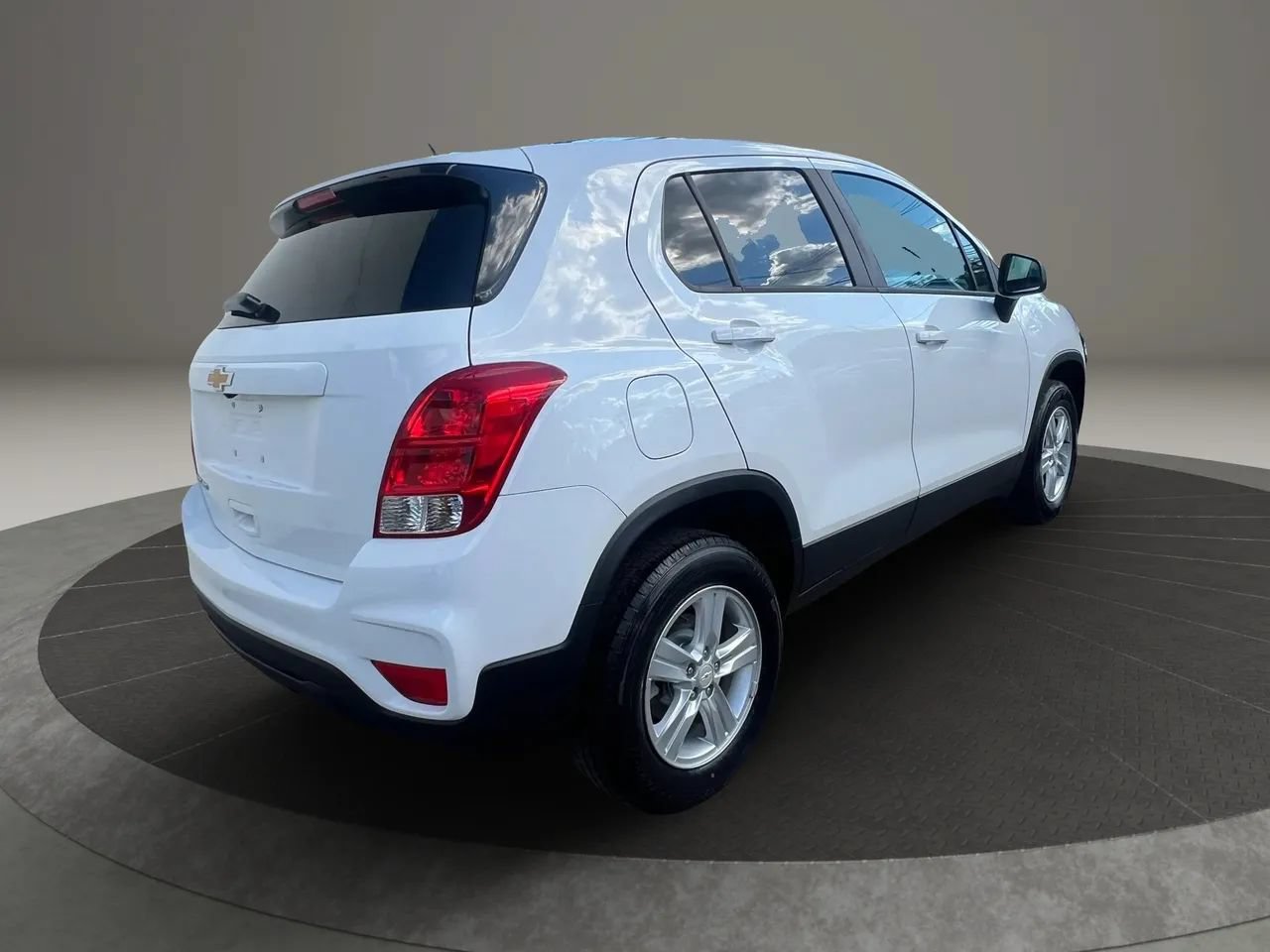 Used 2020 Chevrolet Trax LS w/ Tint and Cruise Package AWD/4WD image 5