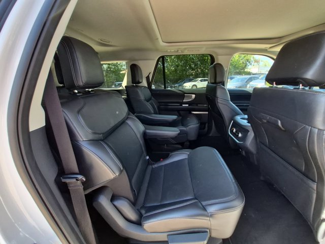 Used 2025 Ford Expedition Max Platinum AWD/4WD image 26