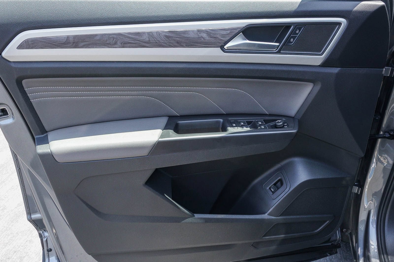 Certified 2023 Volkswagen Atlas Cross Sport SE FWD image 21