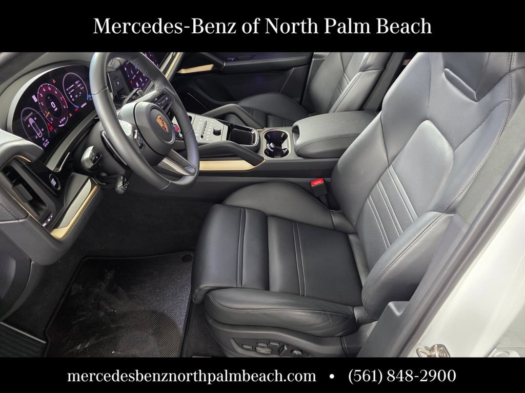 Used 2025 Porsche Cayenne Turbo GT AWD/4WD image 8