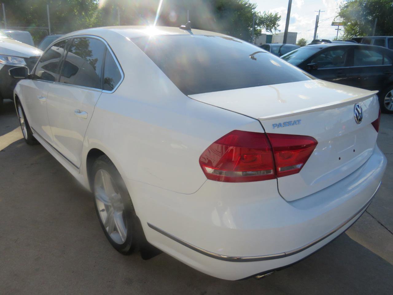 Used 2013 Volkswagen Passat TDI SEL Premium image 6