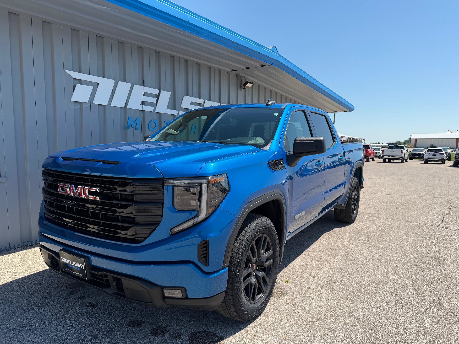 Used 2022 GMC Sierra 1500 Elevation AWD/4WD image 2