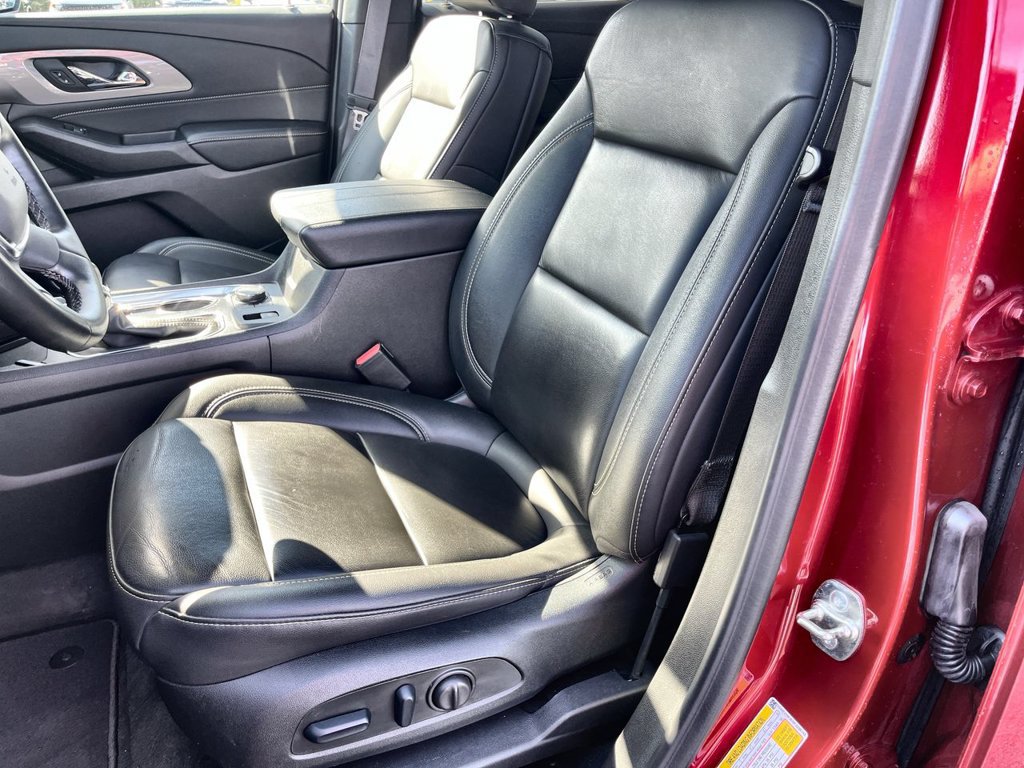 Used 2023 Chevrolet Traverse LT w/ LT Premium Package AWD/4WD image 19