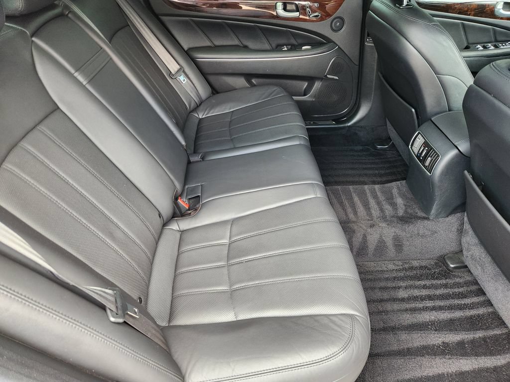 Used 2013 Hyundai Equus Signature RWD image 32