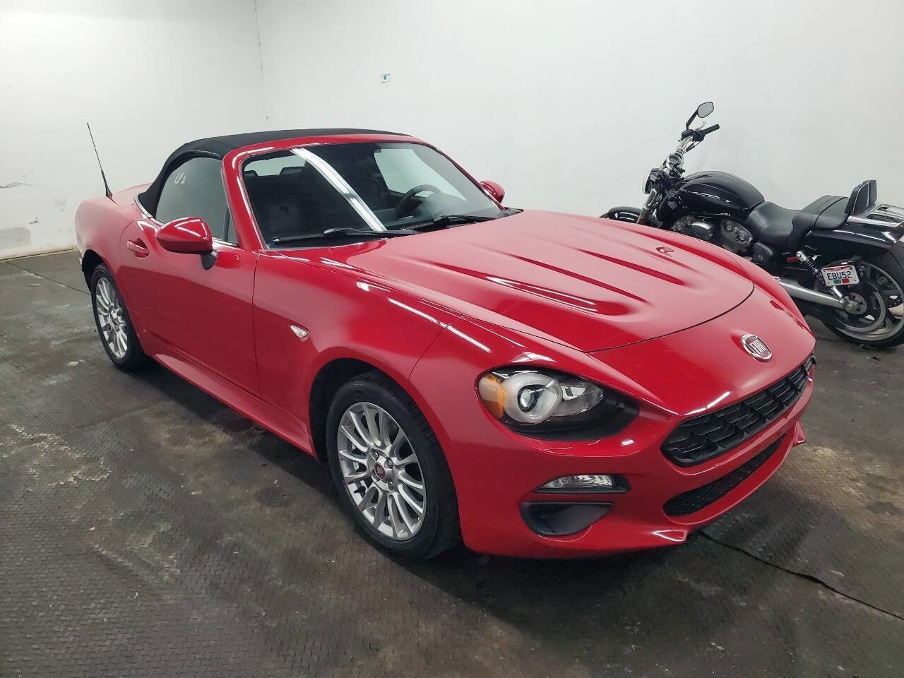 Used 2017 FIAT 124 Spider Classica image 3
