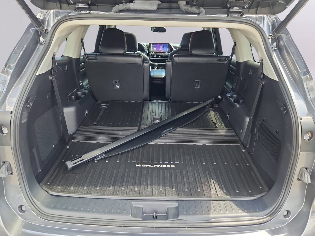 Used 2023 Toyota Highlander Limited AWD/4WD image 40