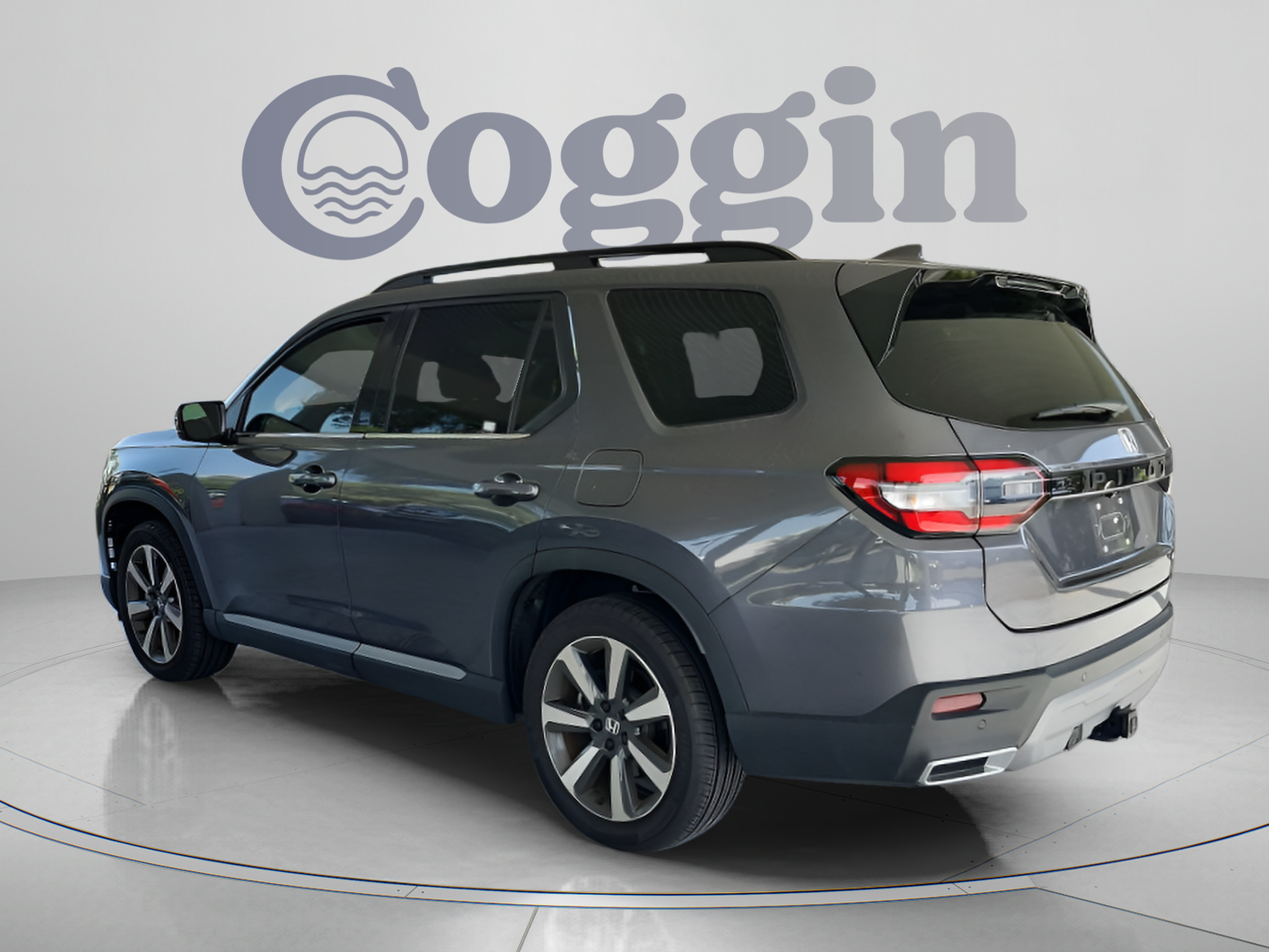 Used 2025 Honda Pilot Touring image 3