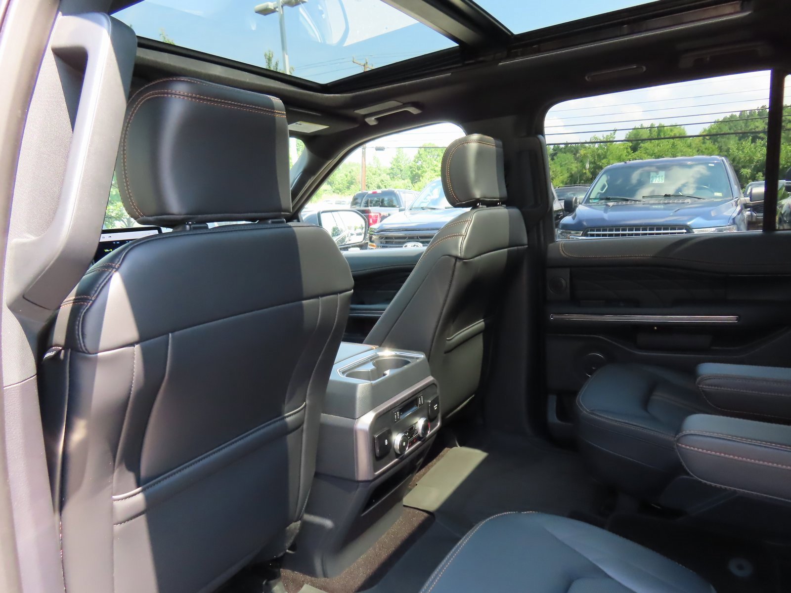 Used 2023 Ford Expedition Platinum image 33
