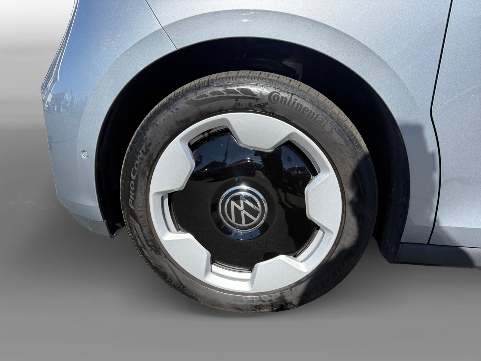 Certified 2025 Volkswagen ID. Buzz Pro S Plus AWD/4WD image 9