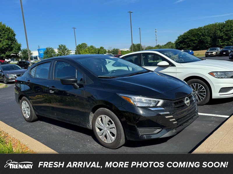 Used 2025 Nissan Versa S w/ Trunk Package FWD image 1