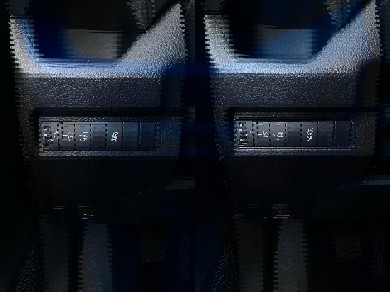 Used 2025 Toyota RAV4 XLE image 22