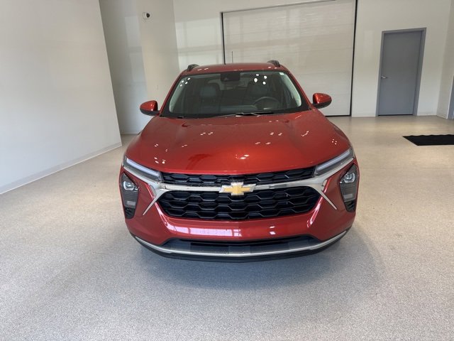 Certified 2024 Chevrolet Trax LT w/ LT Convenience Package image 2