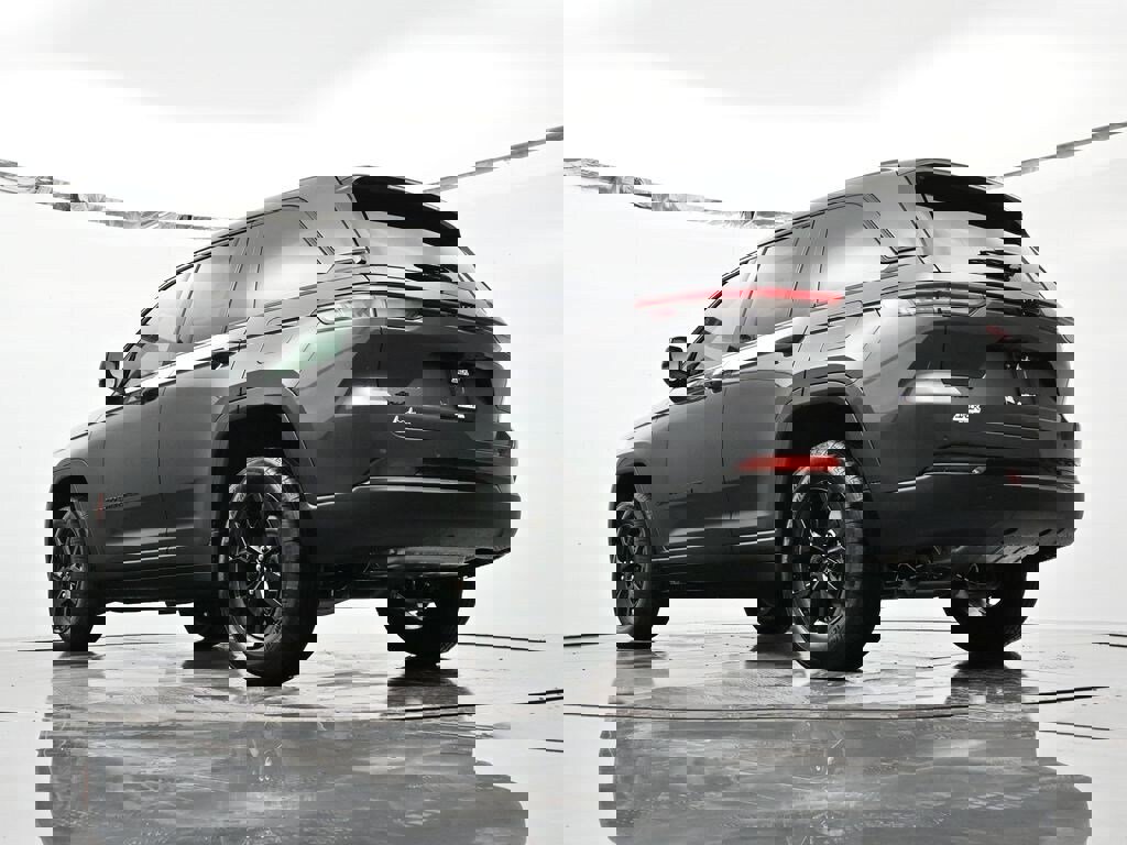 New 2025 Jeep Grand Cherokee Altitude image 43