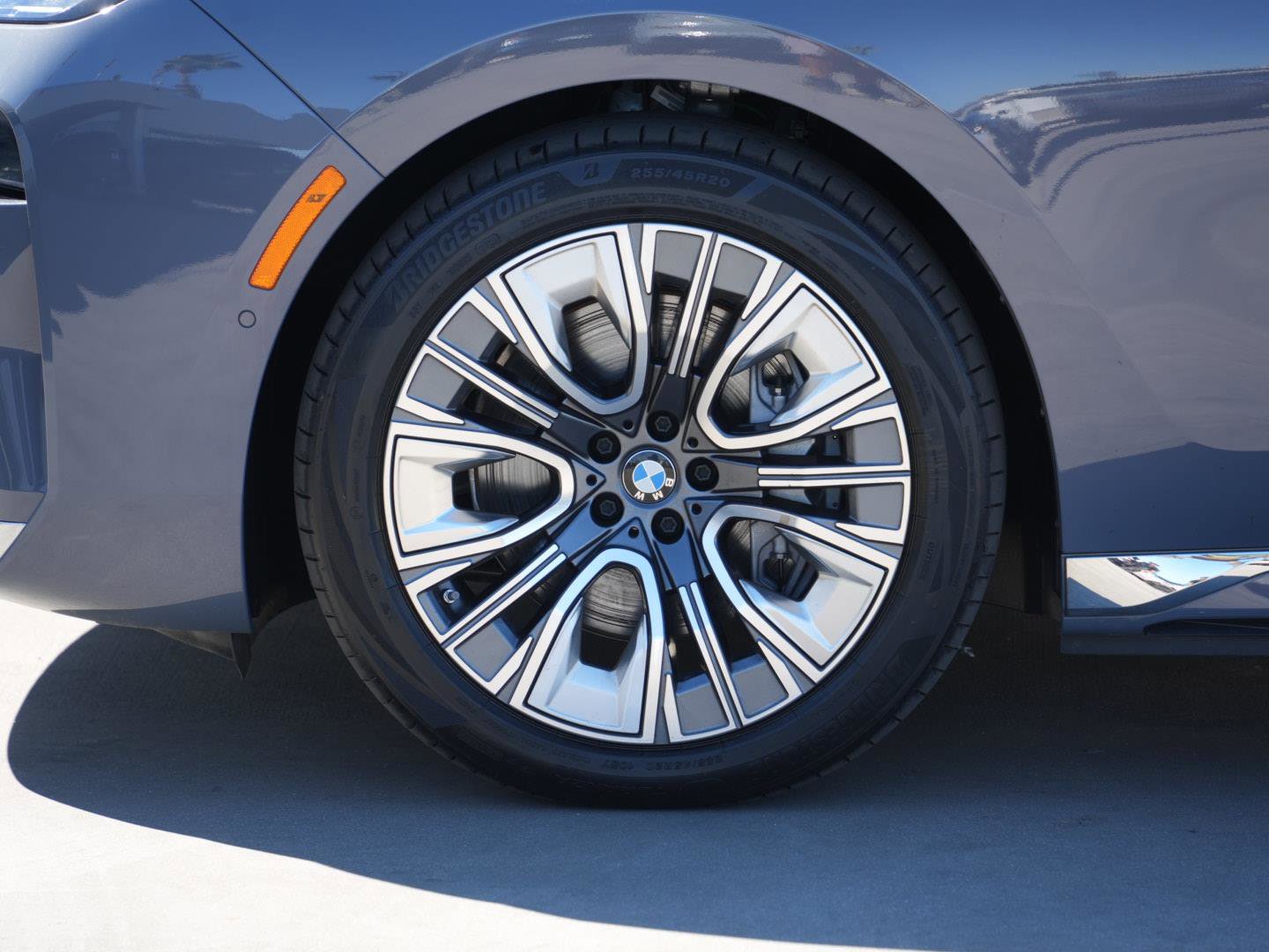 Used 2025 BMW i7 xDrive60 w/ Executive Package image 5