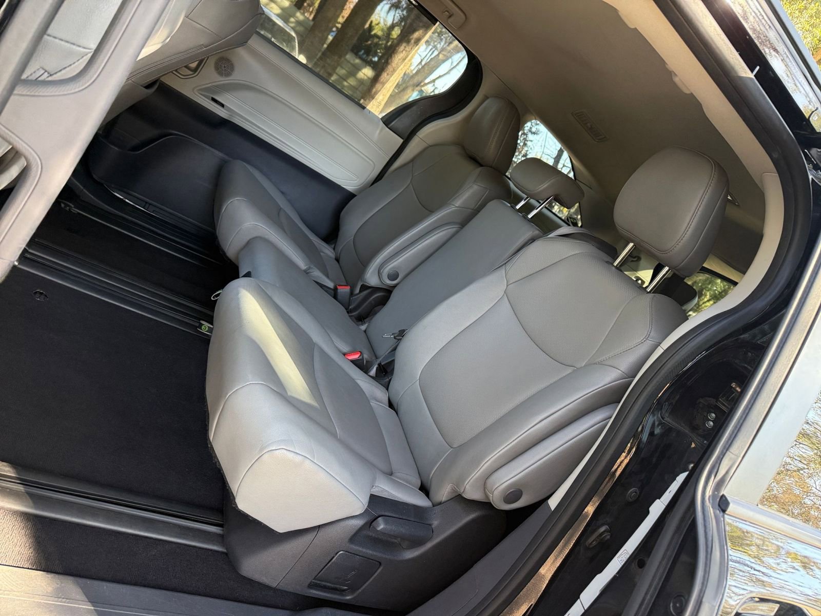 Used 2023 Toyota Sienna XLE image 39