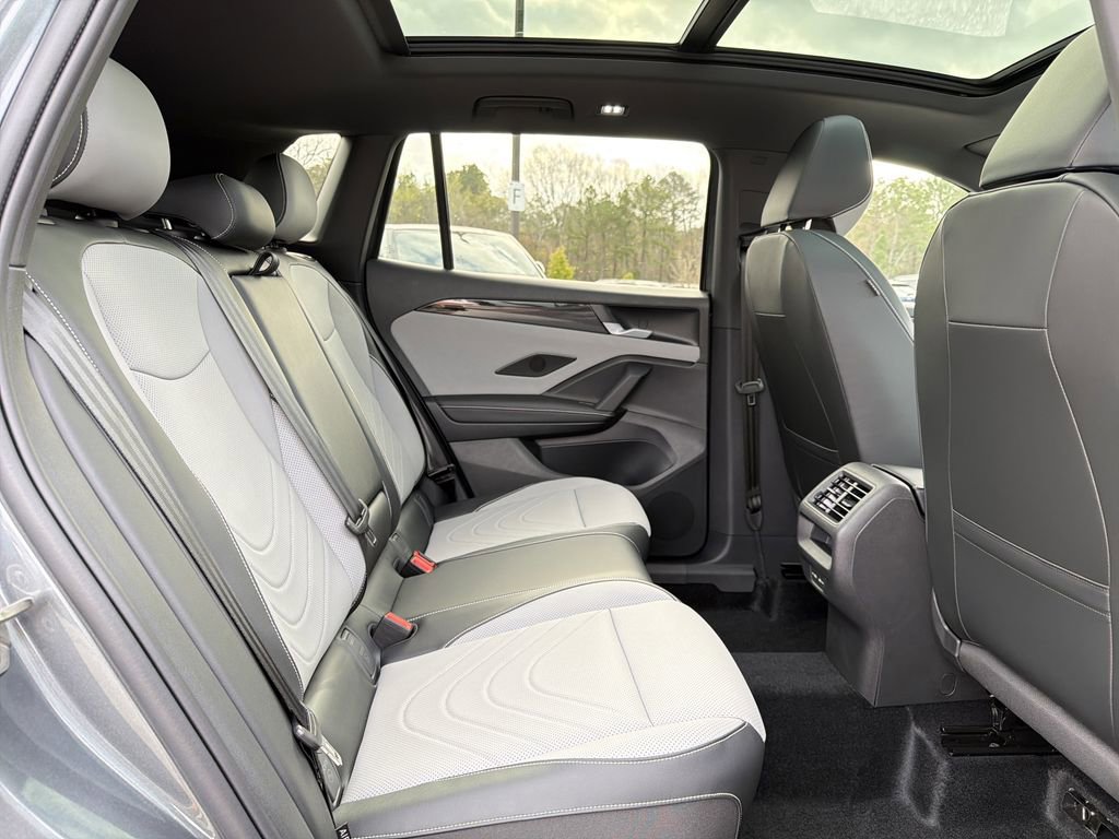 New 2026 Volkswagen Tiguan SE R-Line image 17