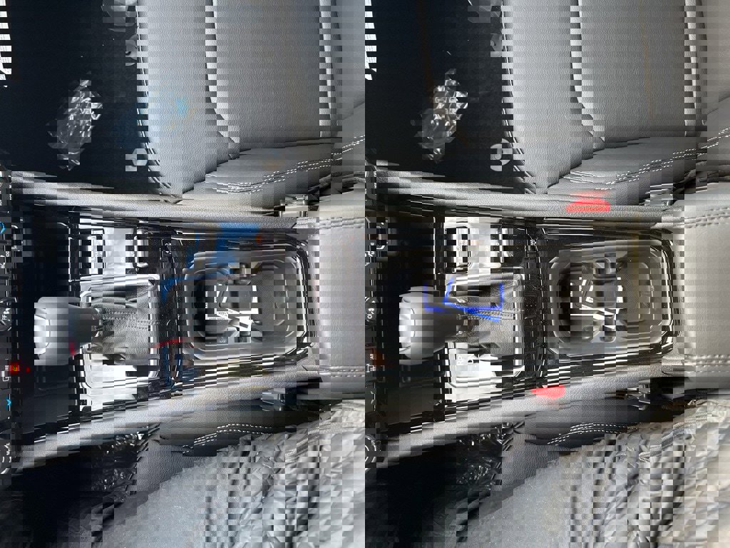 New 2026 Jeep Compass Limited image 32