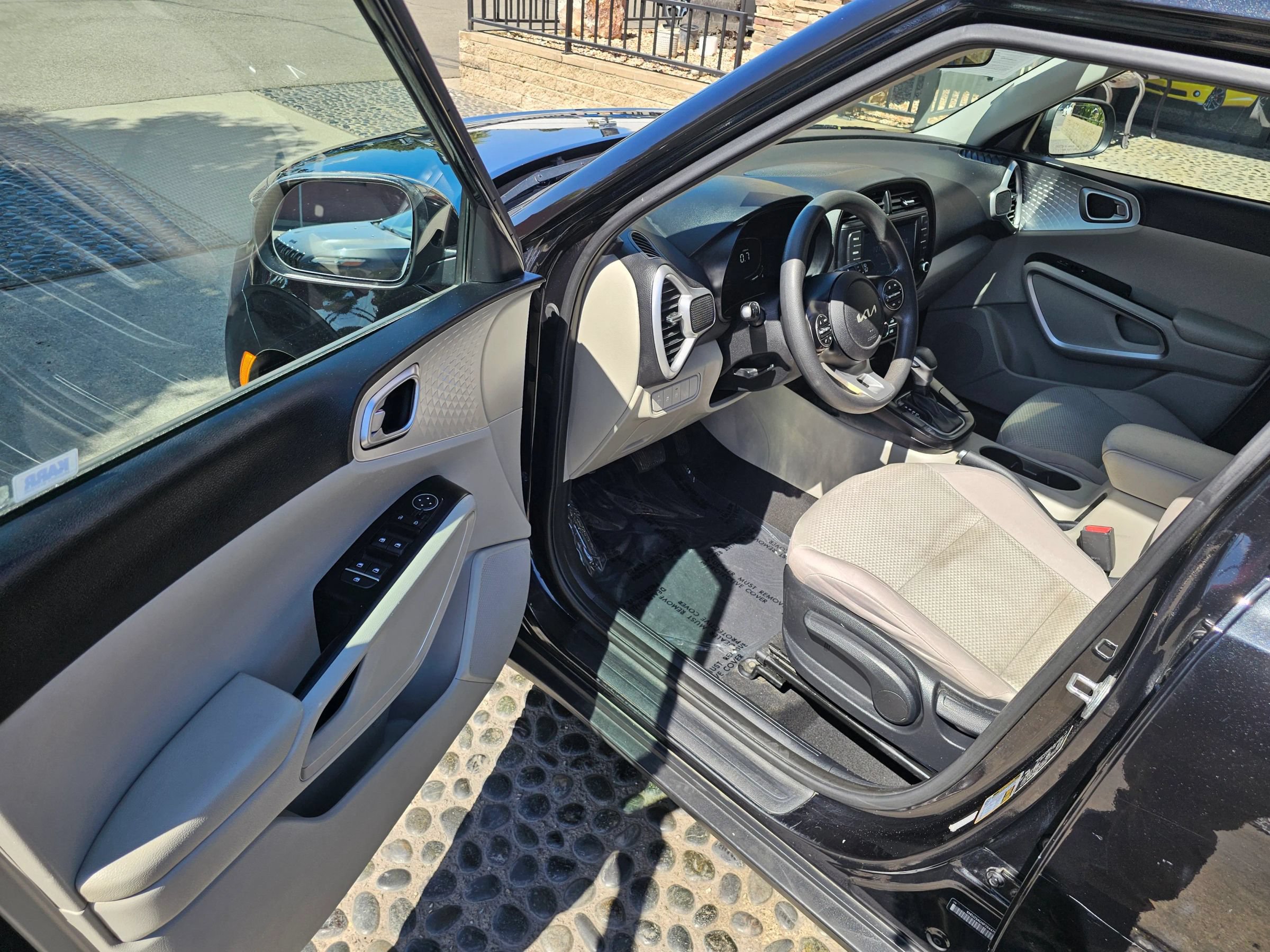 Used 2023 Kia Soul LX FWD image 9