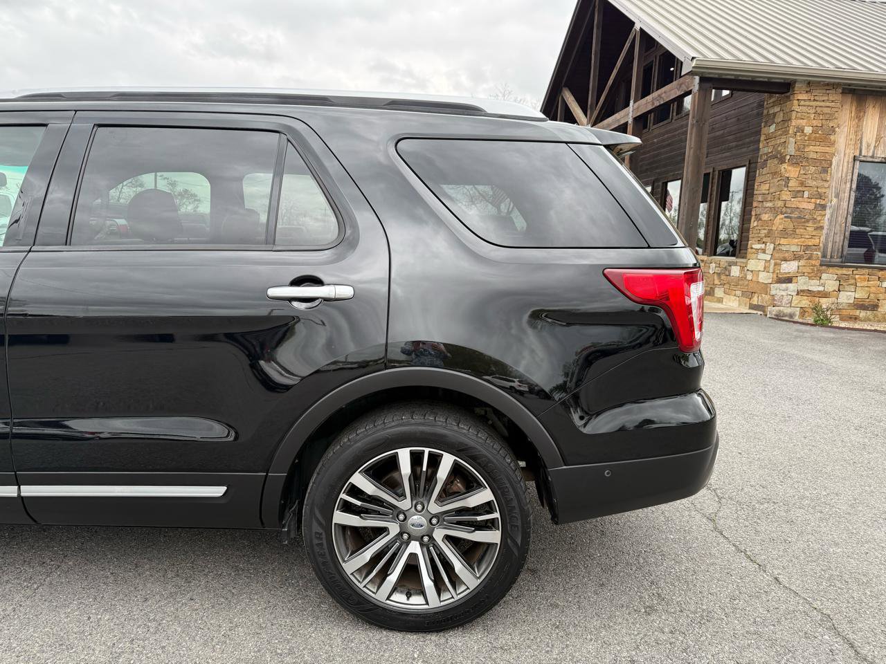 Used 2016 Ford Explorer Platinum AWD/4WD image 37