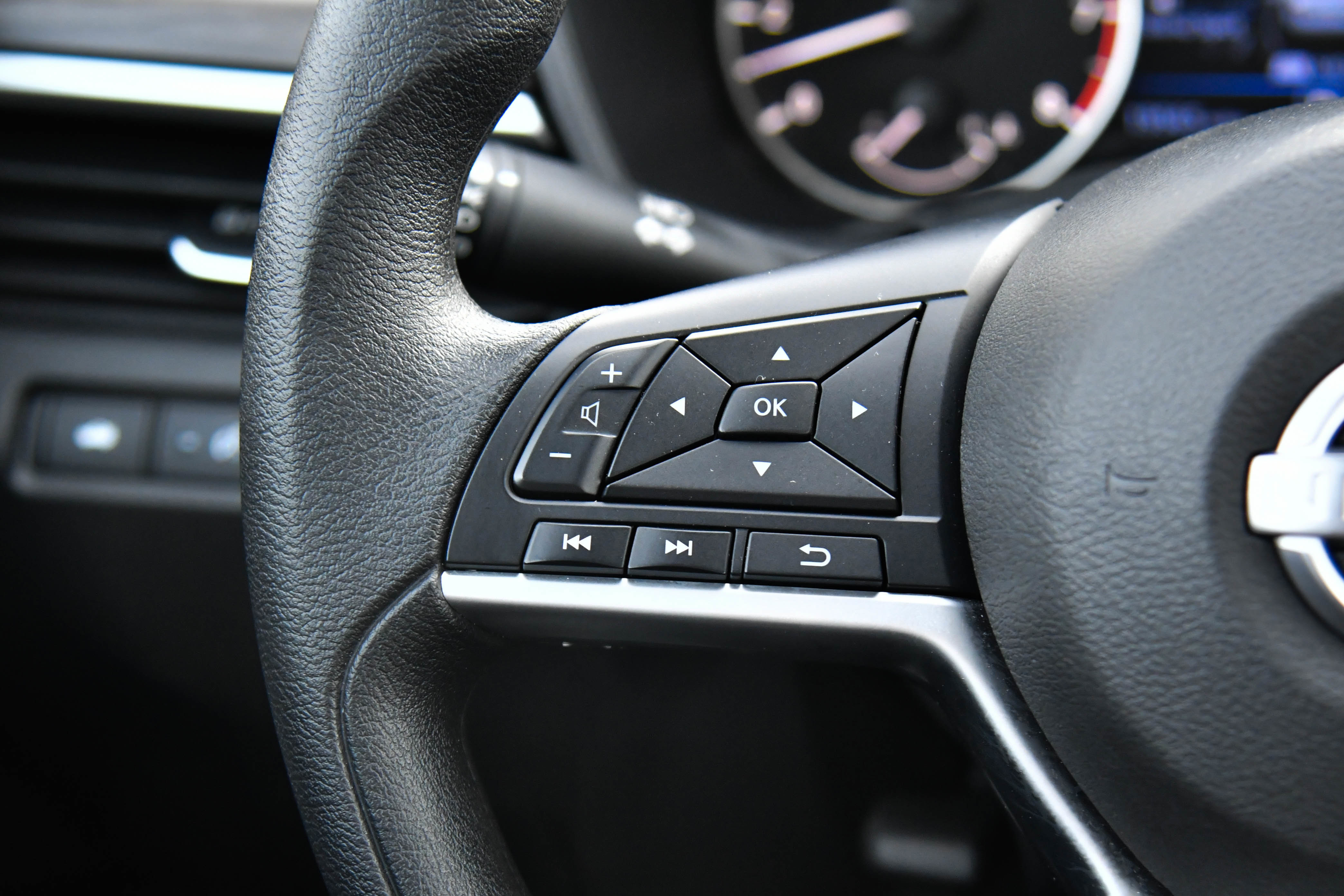 Used 2025 Nissan Altima 2.5 SV image 27