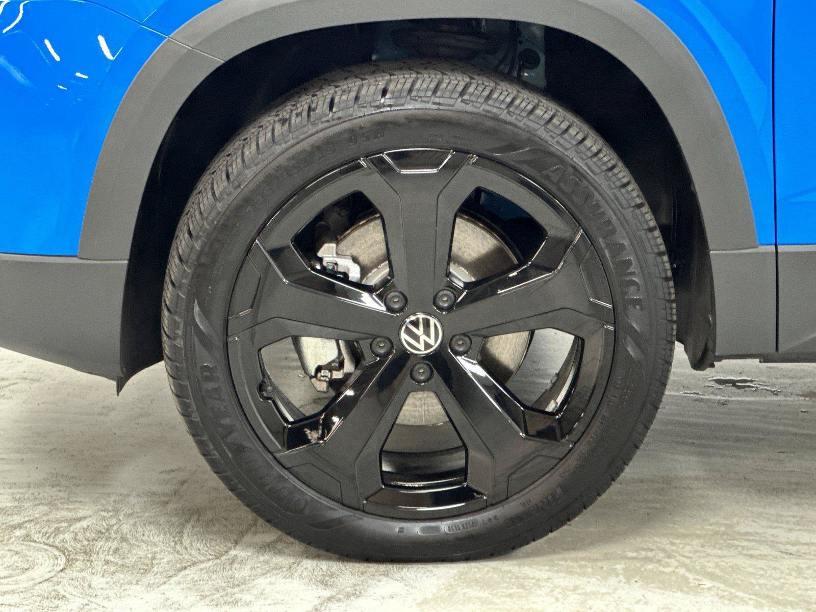 New 2025 Volkswagen Taos SE AWD/4WD image 24