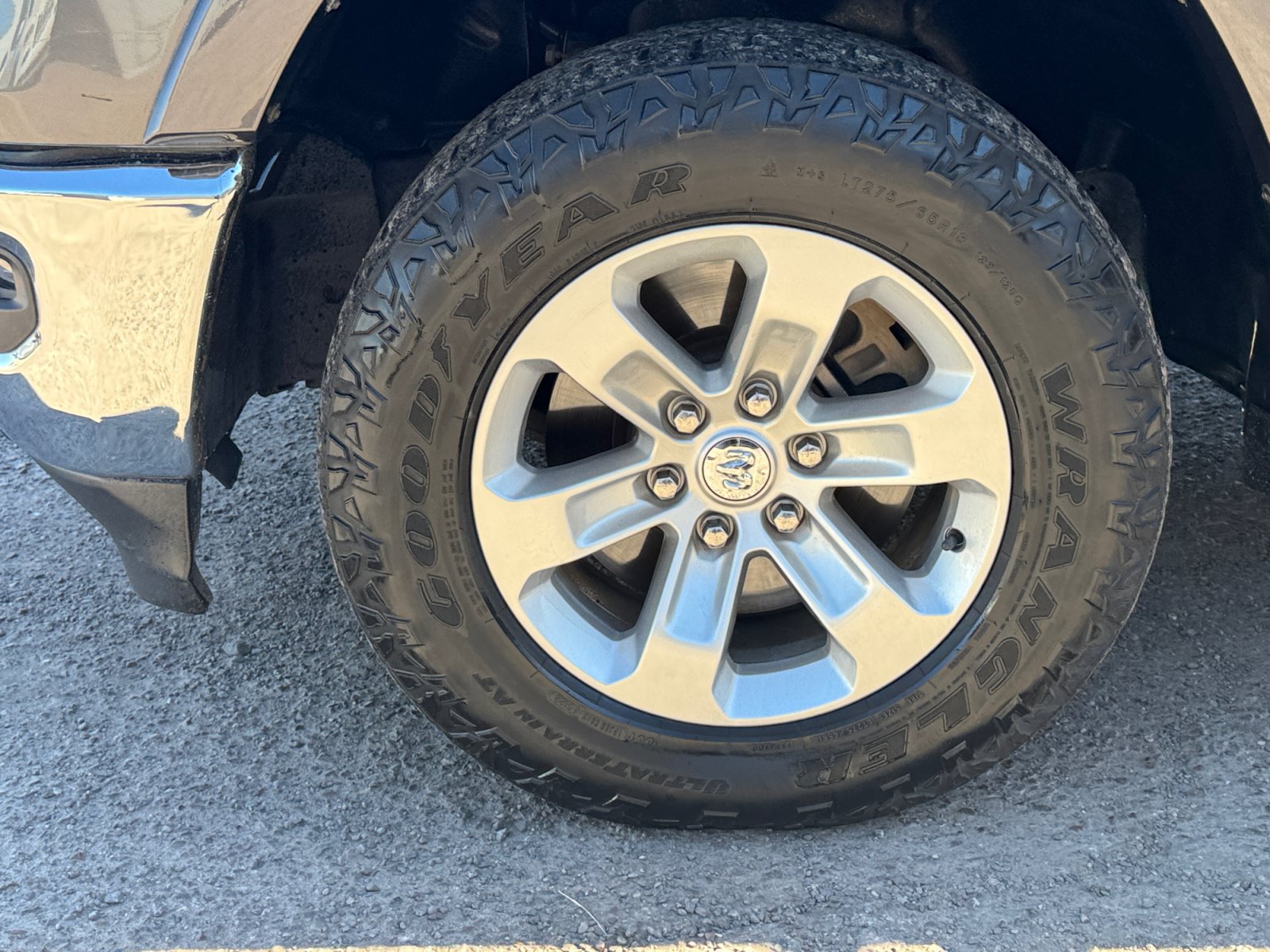 Used 2021 RAM 1500 Laramie w/ Off Road Group AWD/4WD image 9