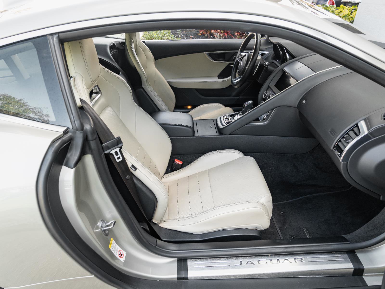 Used 2020 Jaguar F-TYPE Coupe image 24