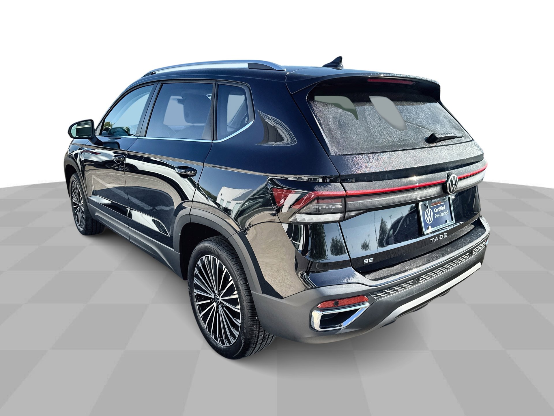 Certified 2025 Volkswagen Taos SE image 6