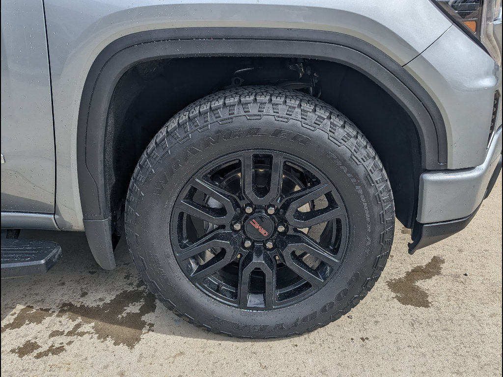 Used 2025 GMC Sierra 1500 Elevation w/ Elevation Premium Package AWD/4WD image 18