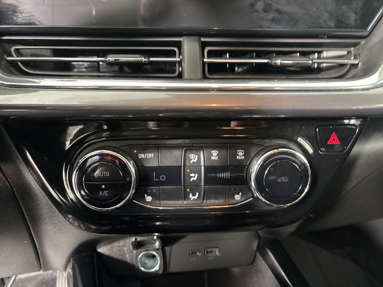 Used 2025 Chevrolet Trax ACTIV FWD image 15