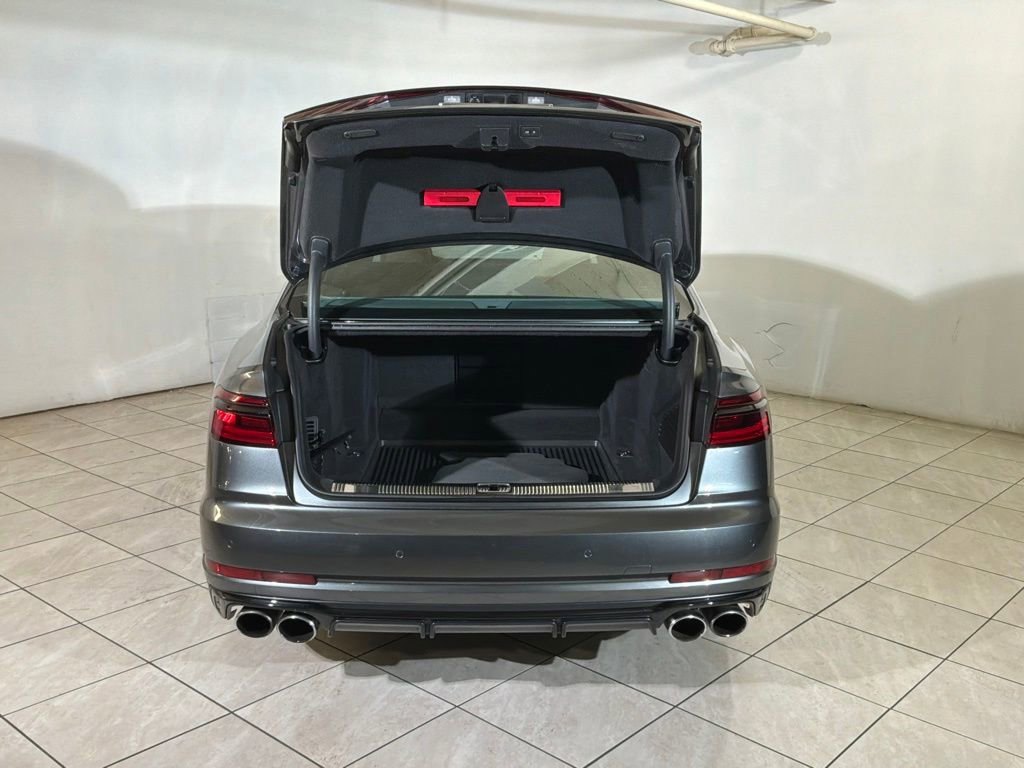 Used 2023 Audi S8 w/ S8 Comfort Plus Package AWD/4WD image 22