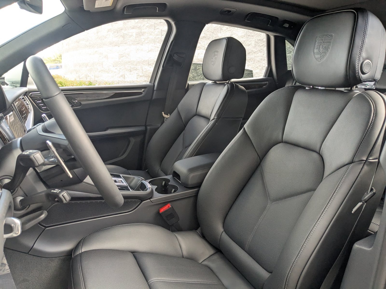 Certified 2026 Porsche Macan AWD/4WD image 5