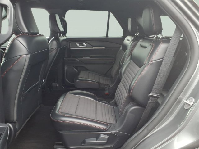 Certified 2025 Ford Explorer ST-Line AWD/4WD image 12