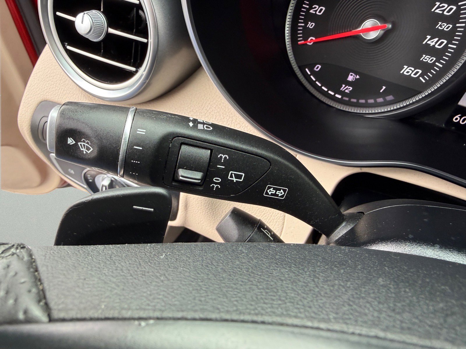Used 2018 Mercedes-Benz GLC 300 4MATIC image 28