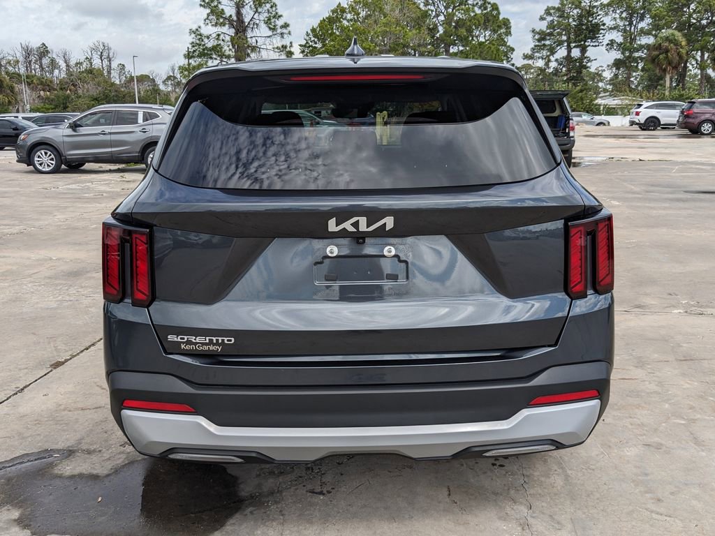 Certified 2024 Kia Sorento LX image 7