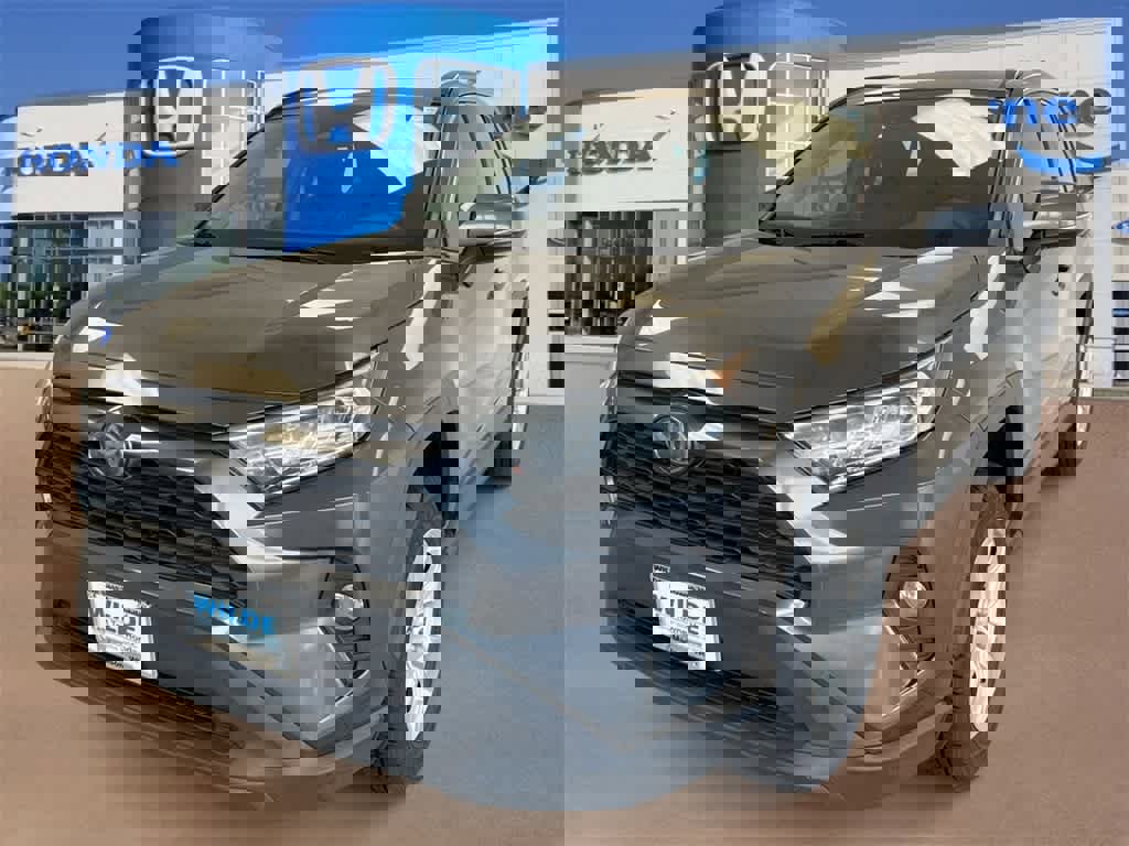 Used 2019 Toyota RAV4 XLE image 1