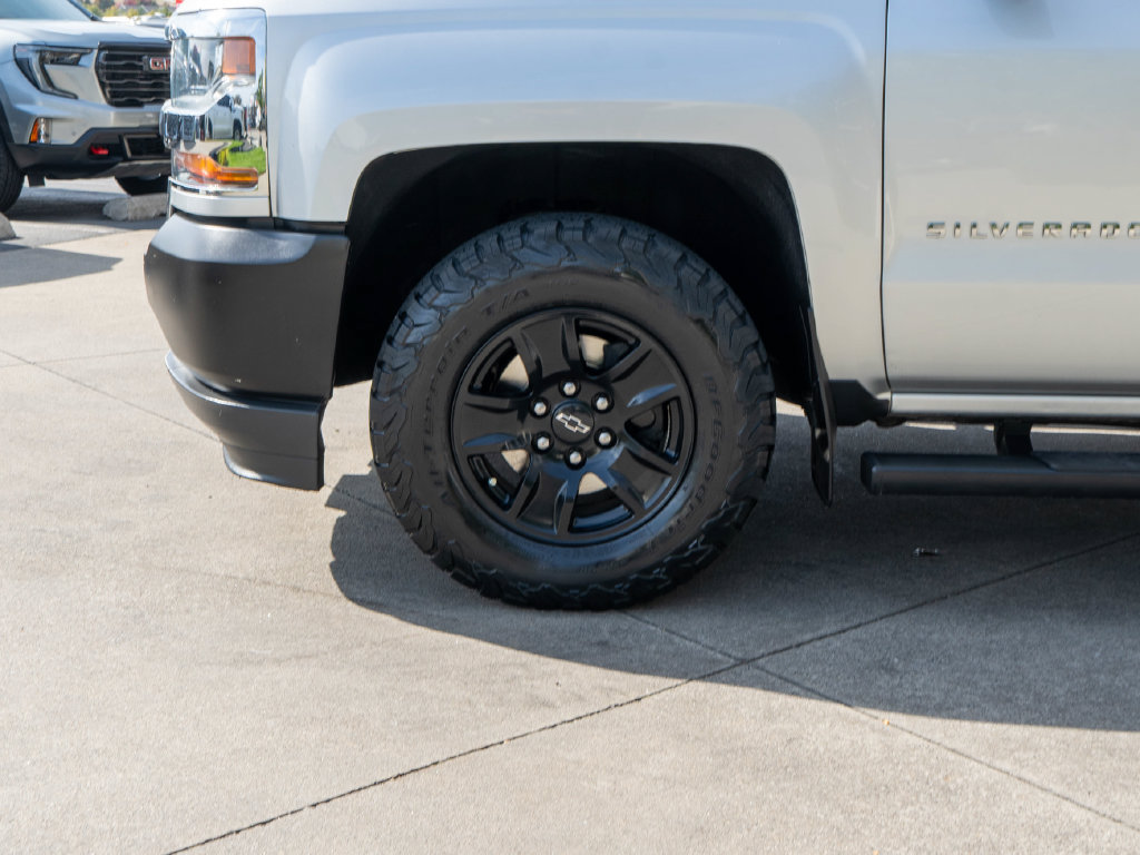 Used 2018 Chevrolet Silverado 1500 LT w/ Trailering Package AWD/4WD image 24