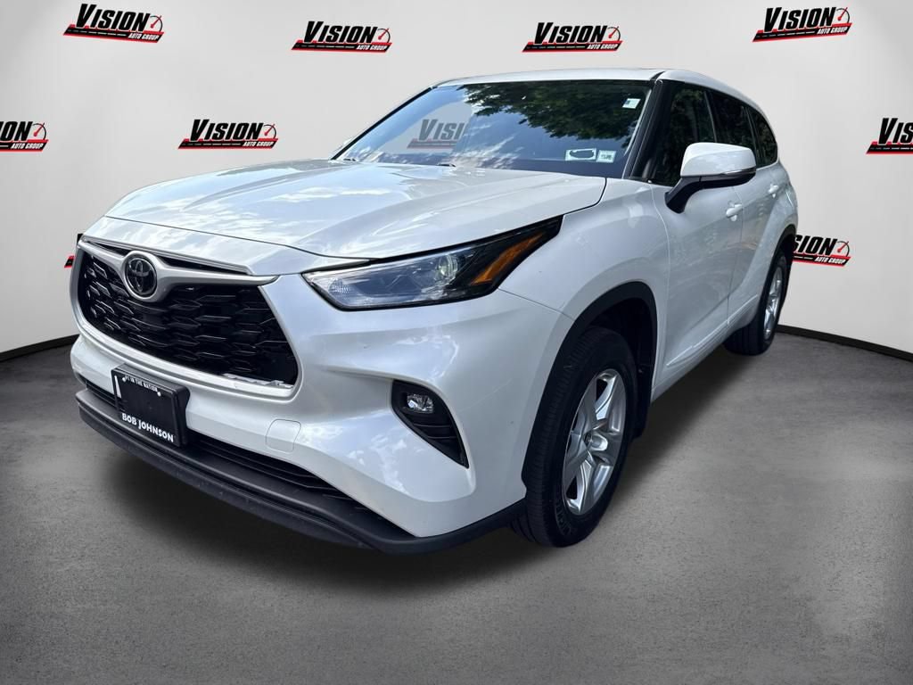 Used 2022 Toyota Highlander LE