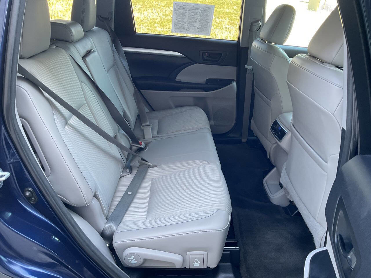 Used 2015 Toyota Highlander Plus AWD/4WD image 37