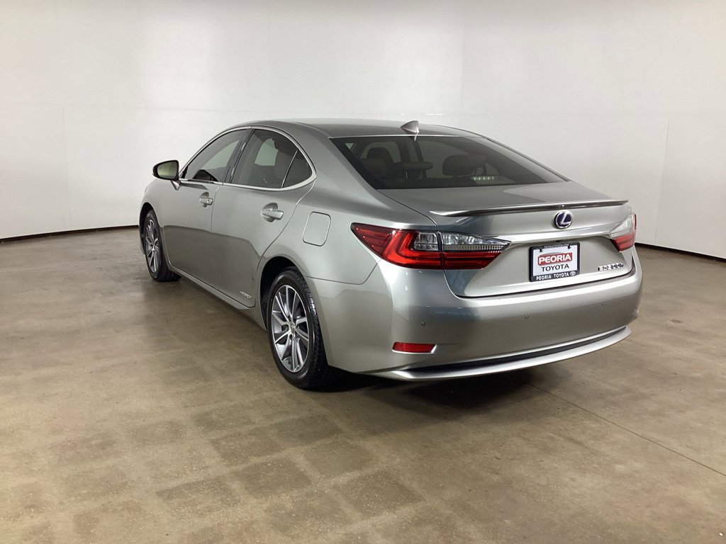 Used 2017 Lexus ES 300h w/ Luxury Package FWD image 7