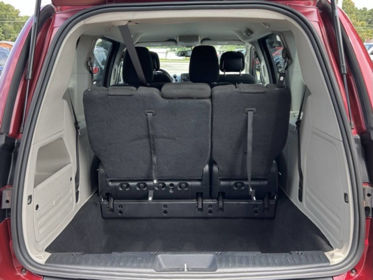 Used 2015 Dodge Grand Caravan American Value Package w/ UConnect Hands-Free Group image 16