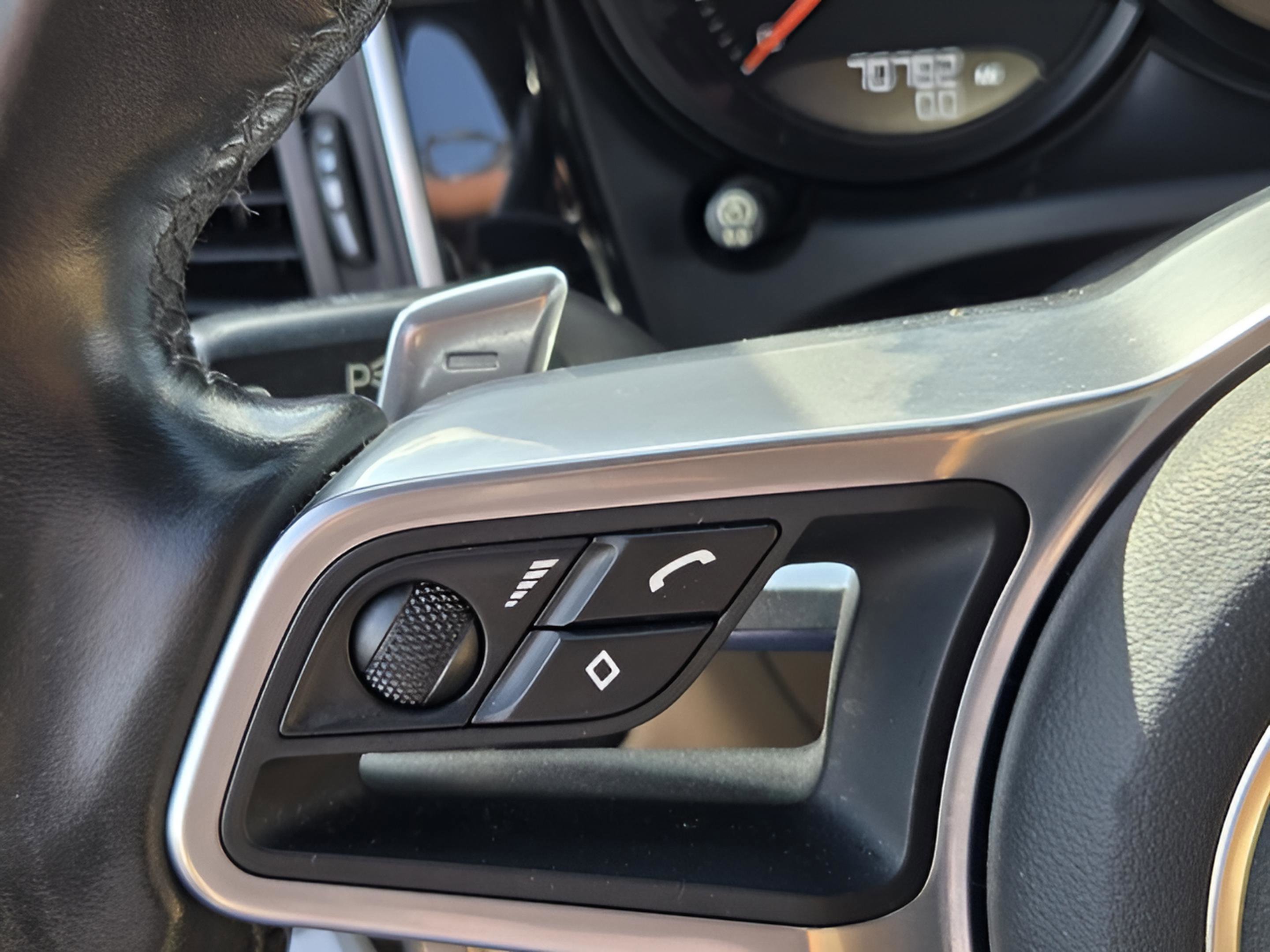 Used 2018 Porsche Macan Base image 26