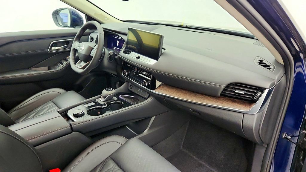 Used 2025 Nissan Rogue Platinum w/ Platinum Premium Package image 25